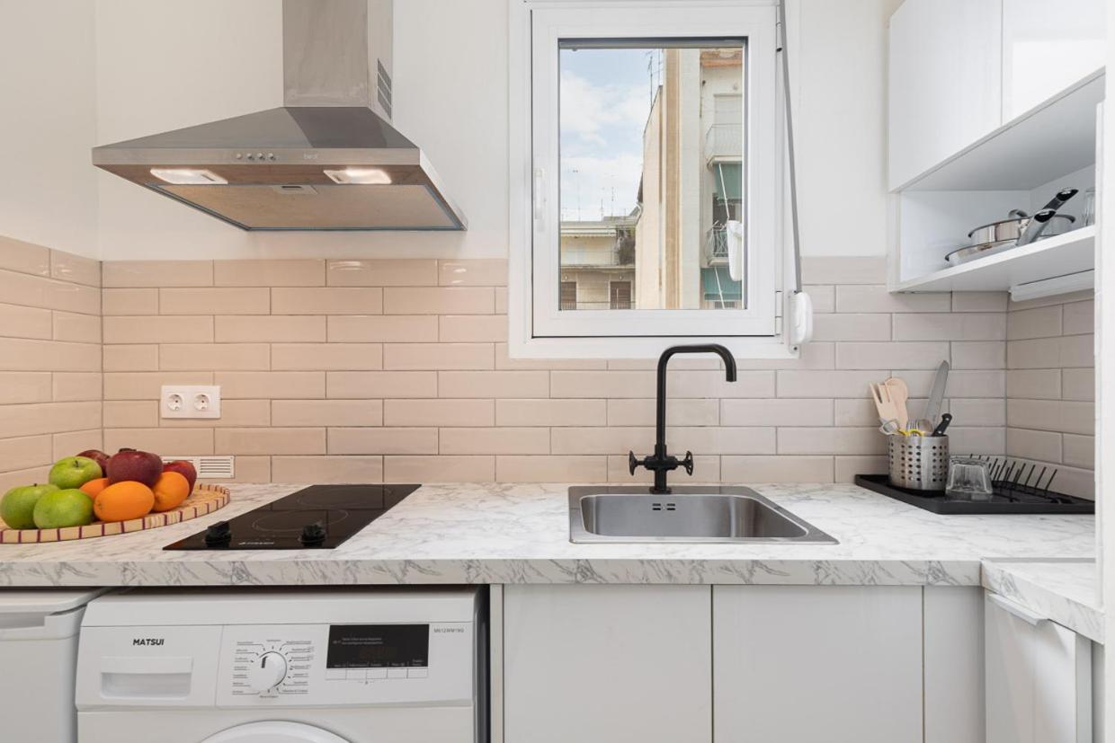 Studio With Sunny Balcony In Exarcheia Appartement Athene Buitenkant foto